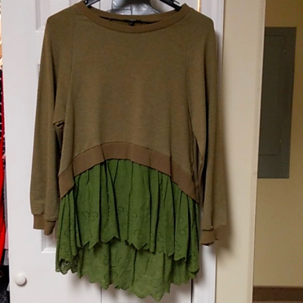 Cute Sweatshirt Top with Lace